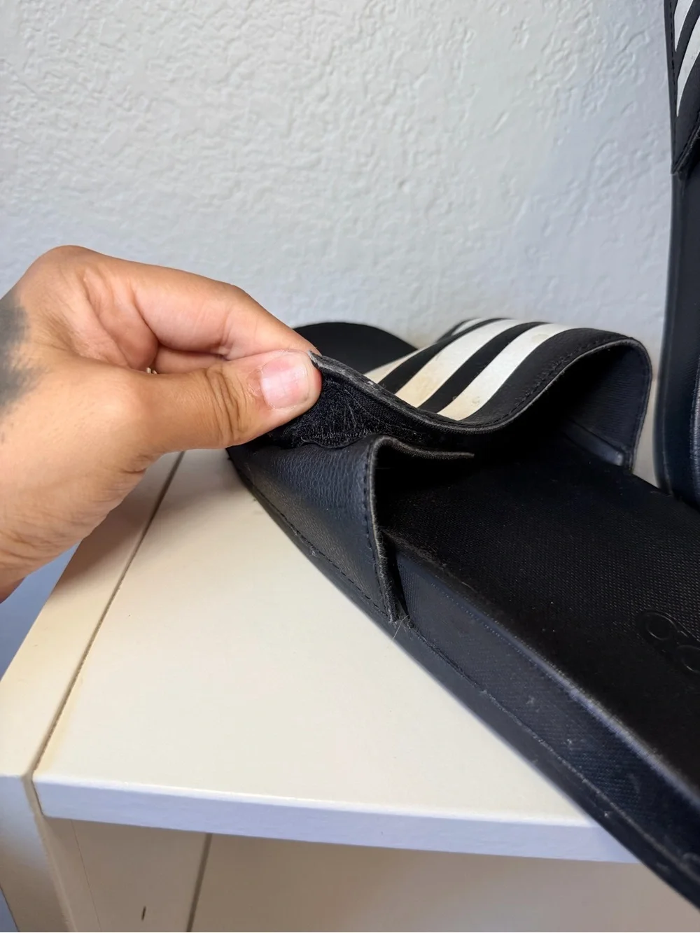 Adidas Adilette Comfort Slides – Men’s US Size 8 (Black/White)